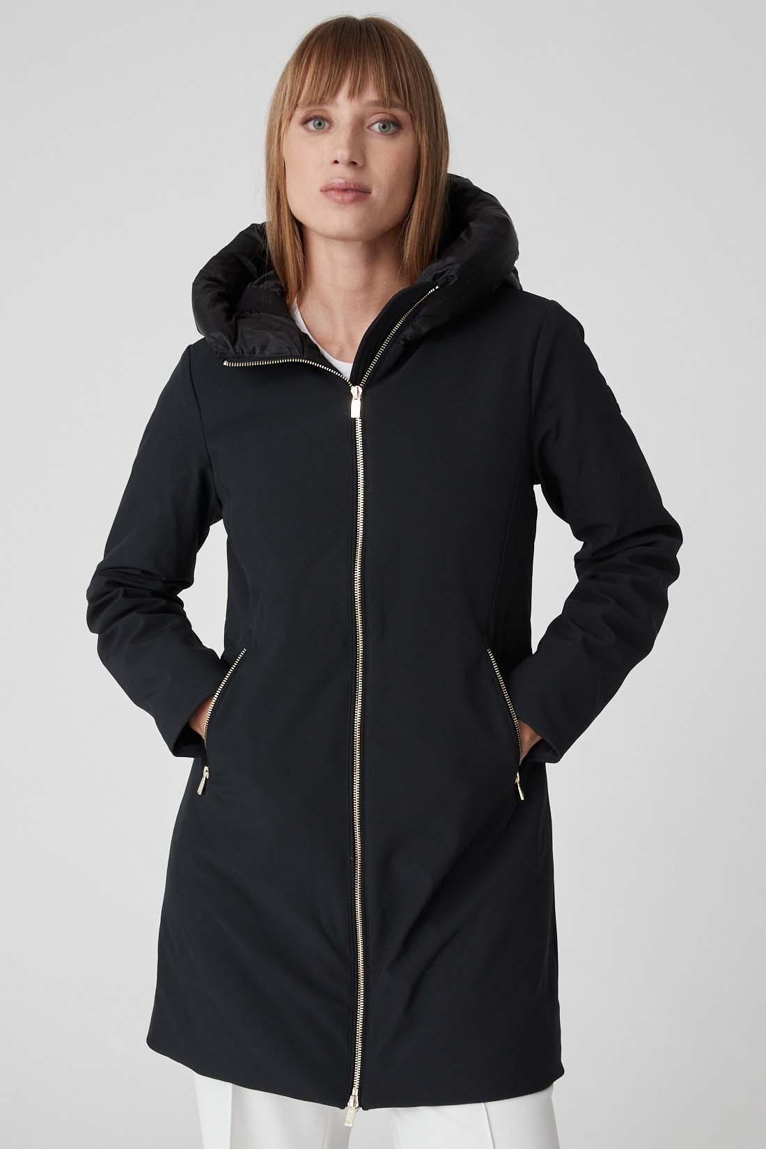 Tessuto SOFTSHELL 3 strati e  Cappuccio imbottito,  ottima la qualitu00e0 del colore realizzato con una lamina a effetto secco
