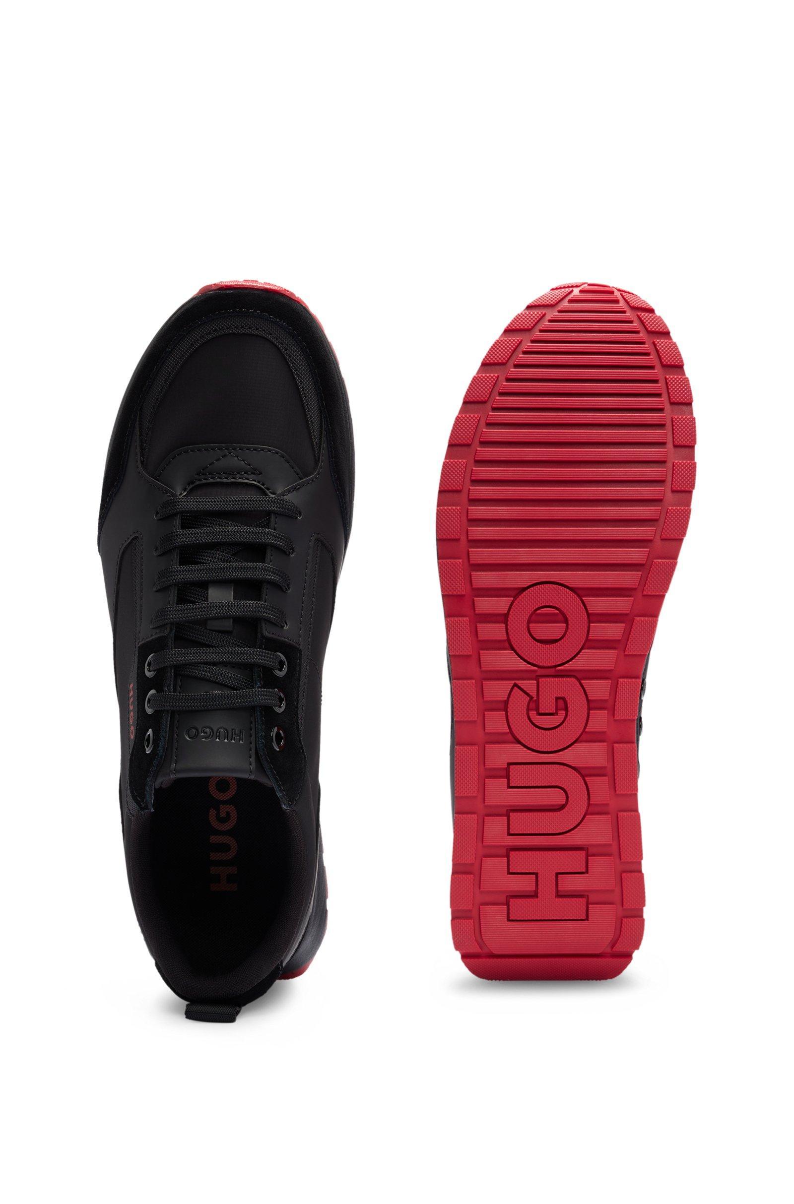 La scarpa u00e8 realizzata   con una combinazione di materiali quali pelle scamosciata e mesh e rifinite con loghi.