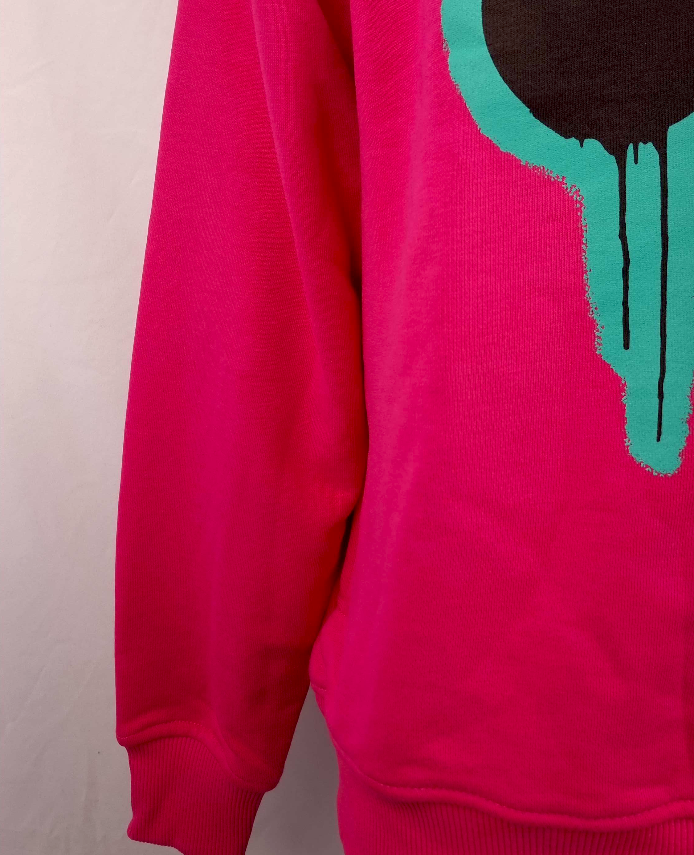 Felpa Nais Design con cappuccio colore fucsia  .Tessuto in jersey di puro cotone, ideale per essere usata  nelle mezze stagioni.  Stampa serigrafica del personaggio sul retro 